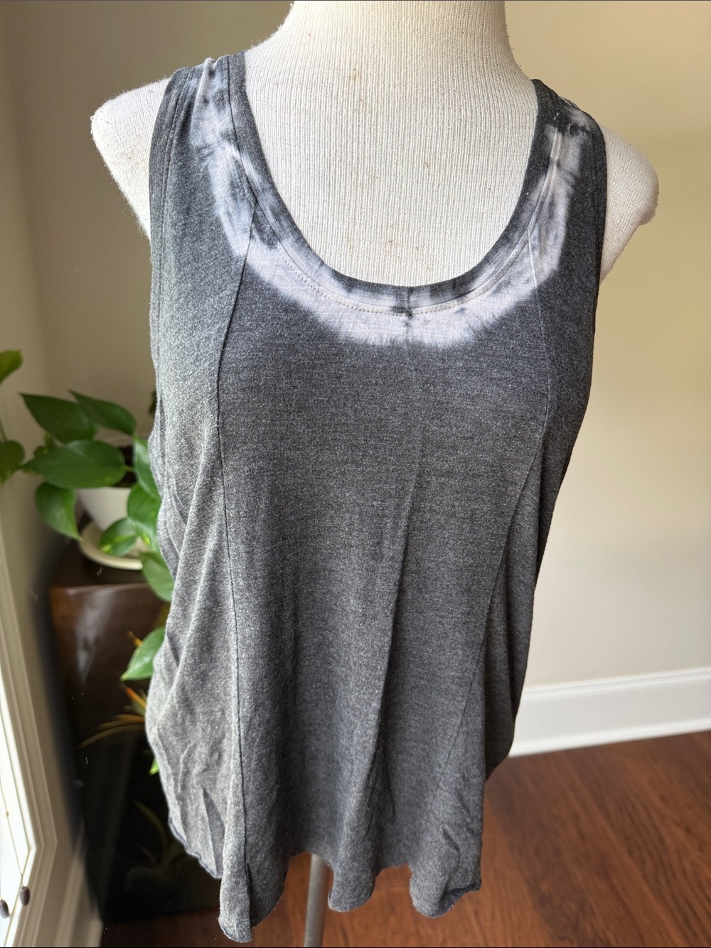 Women's Gray Tie-Dye Scoop Neck Tank Top